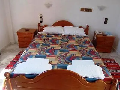 Alex Отель Тоурлос